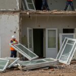 Вывоз дверей и окон при демонтаже