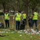 Уборка и вывоз мусора с территории